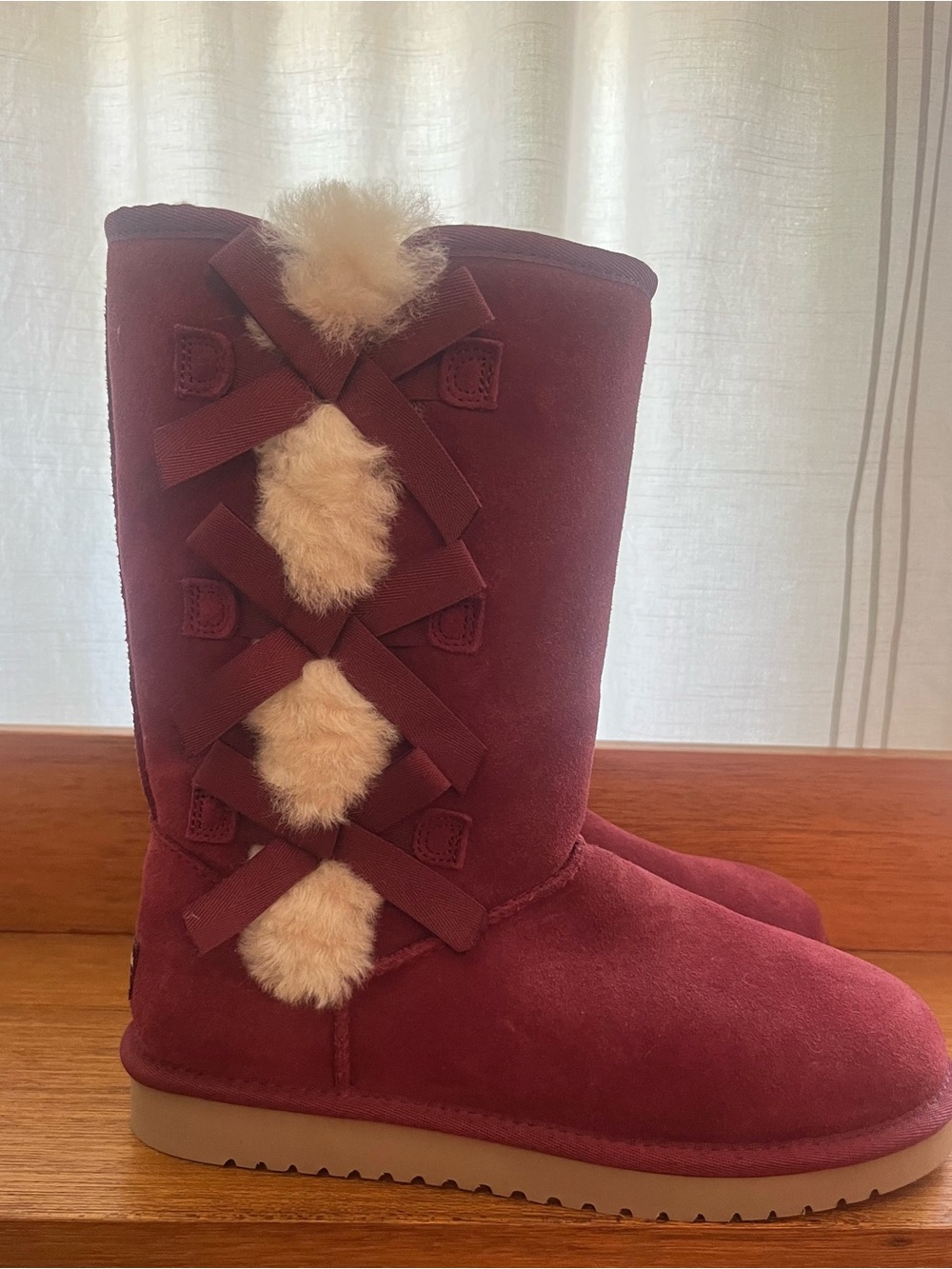 Boot Koolaburra by Ugg burgundy NWT size USA 9 bows